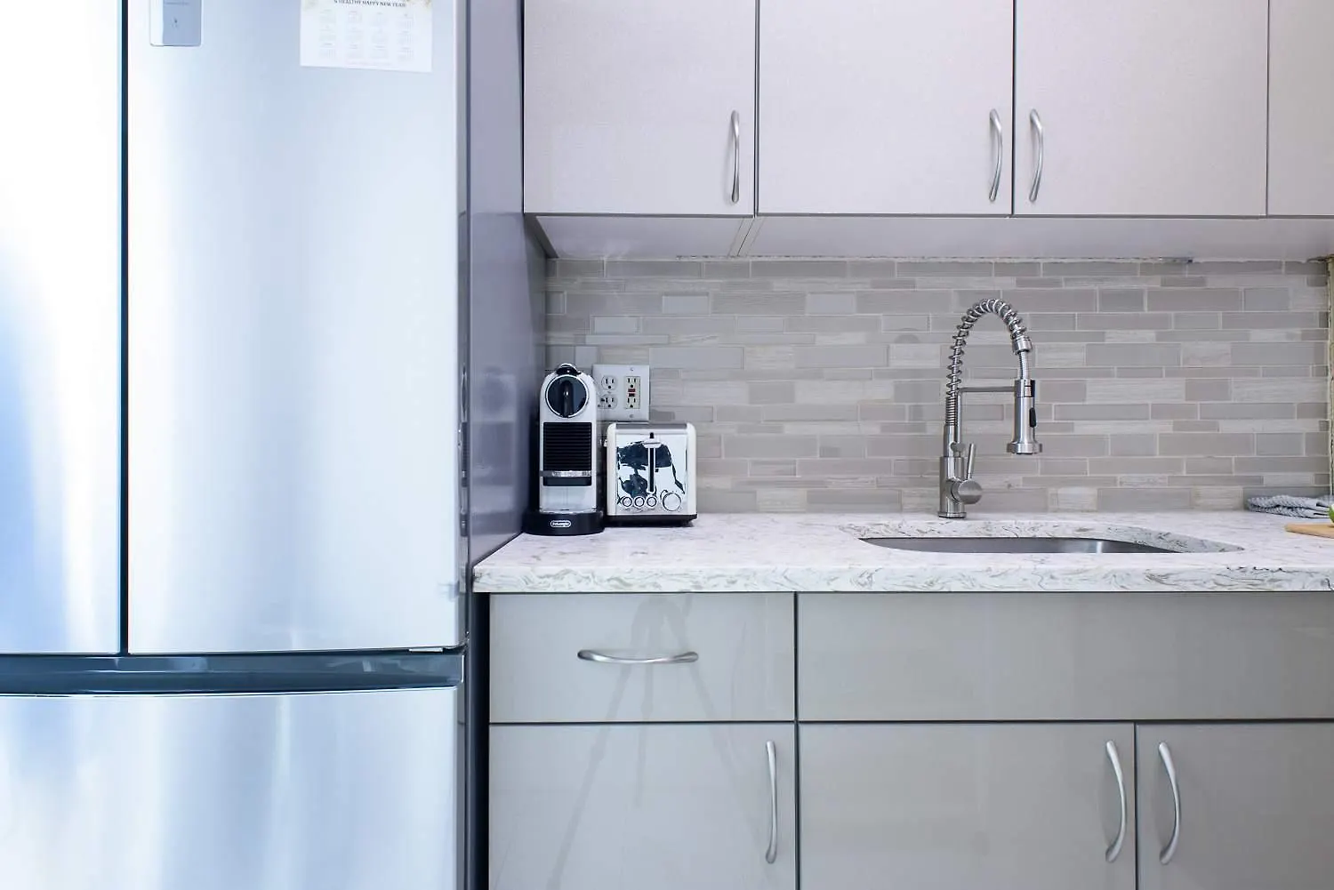 428-2W Newly Furnished 2Br Sleeps 5 Prime Location Apartment New York