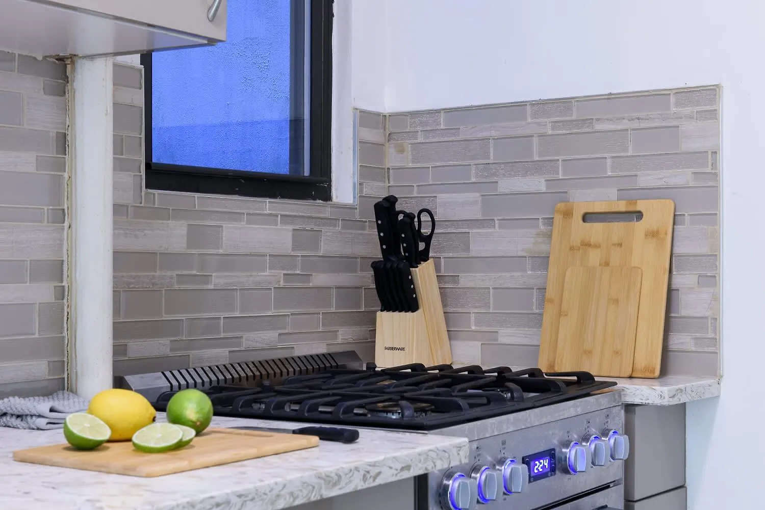 428-2W Newly Furnished 2Br Sleeps 5 Prime Location Apartment New York