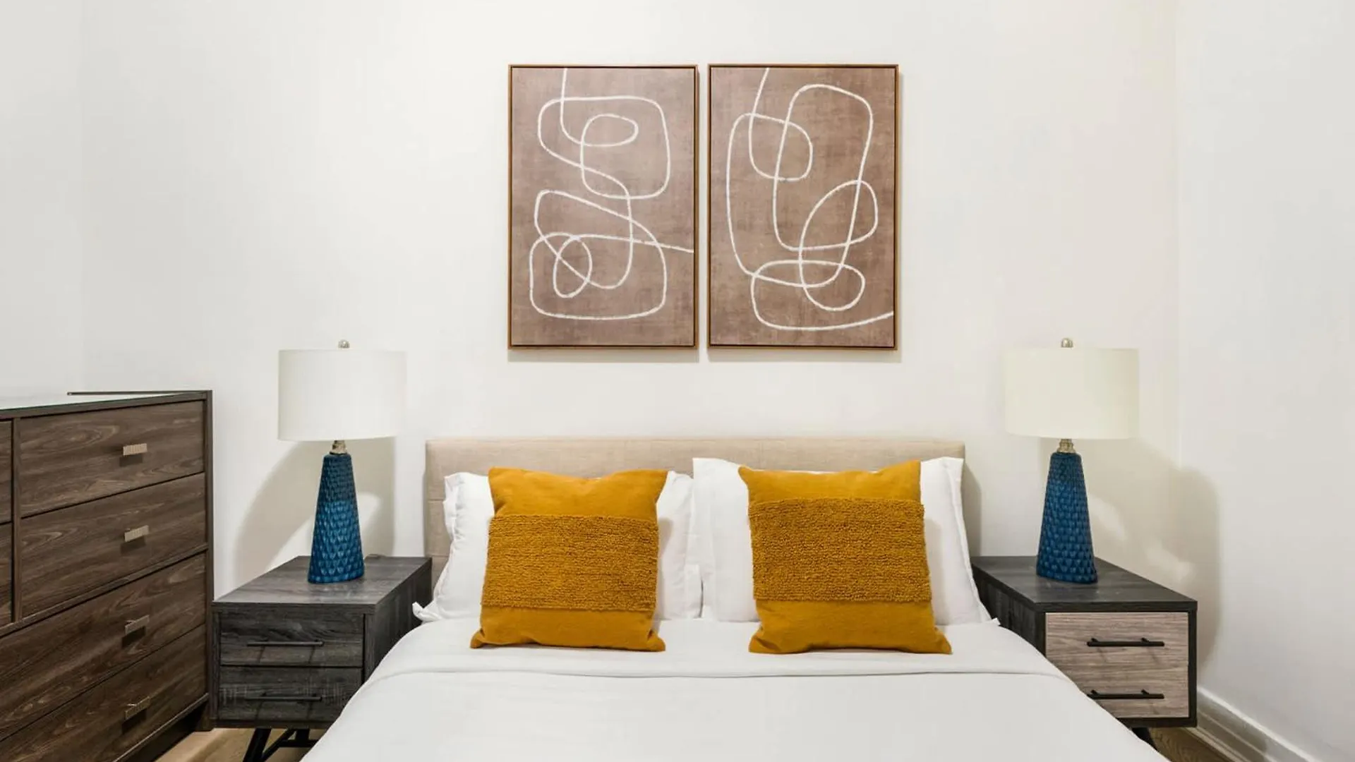 428-2W Newly Furnished 2Br Sleeps 5 Prime Location Apartment New York 0*,