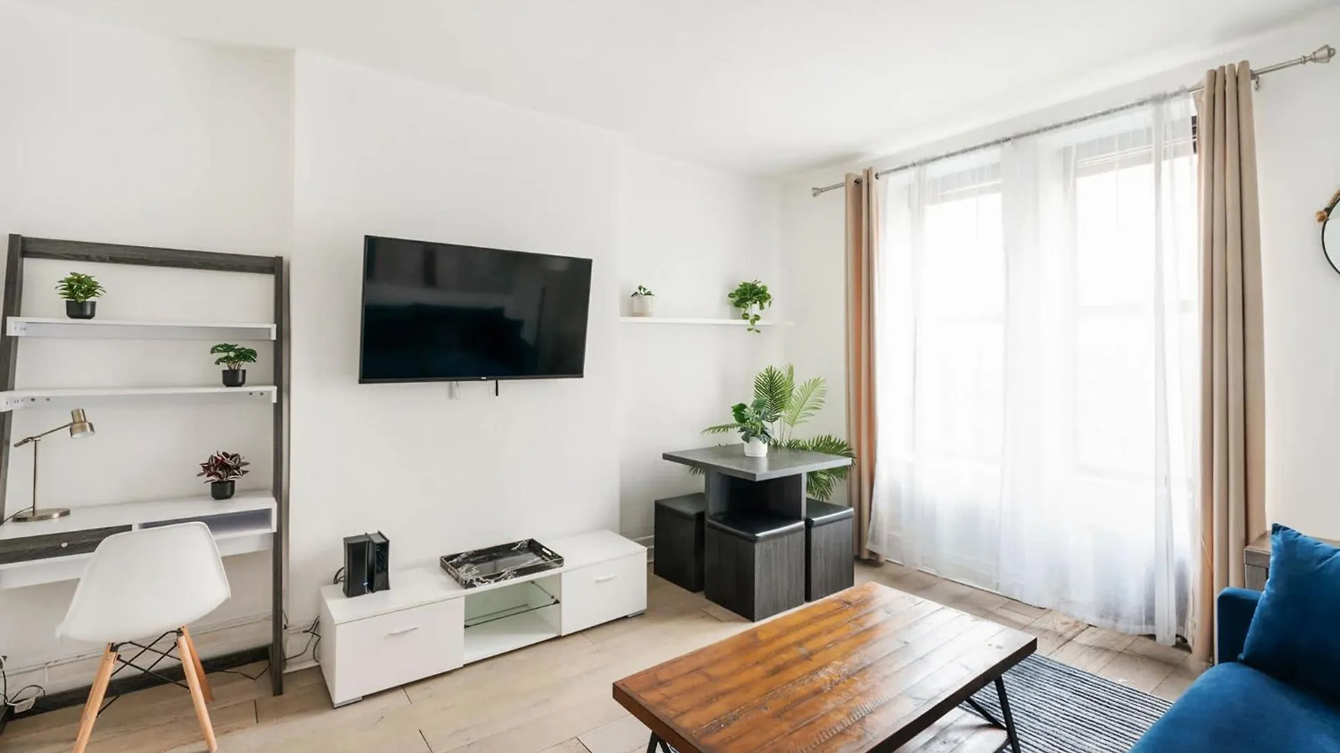 428-2W Newly Furnished 2Br Sleeps 5 Prime Location Apartment New York